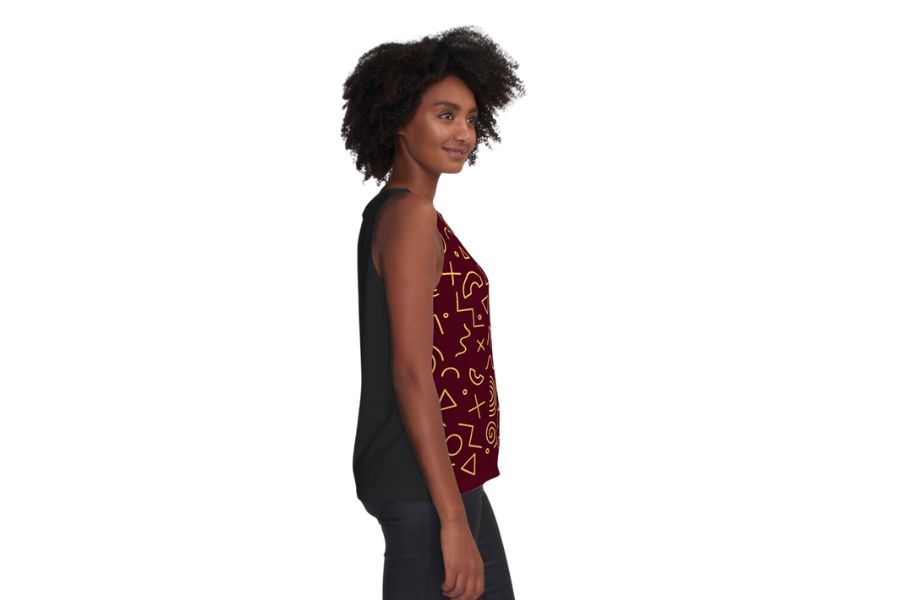 chica con blusa con estampado original