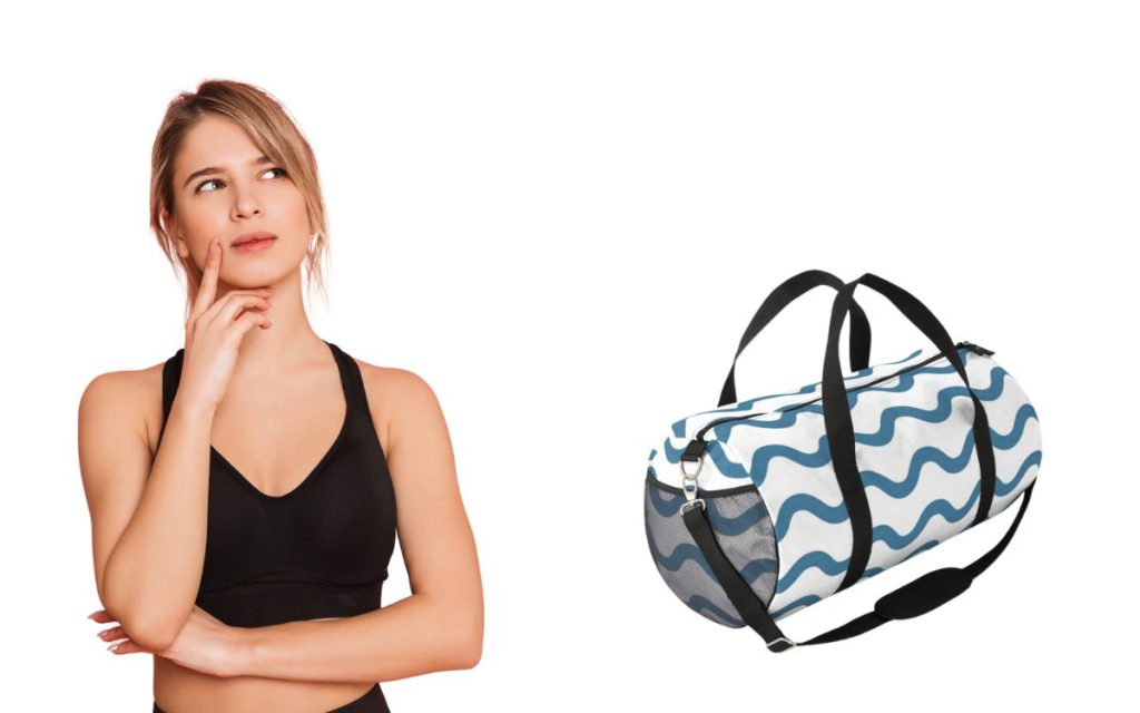 chica y bolsa de gimnasio